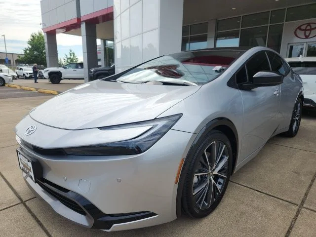 Used 2024  Toyota XLE image 5