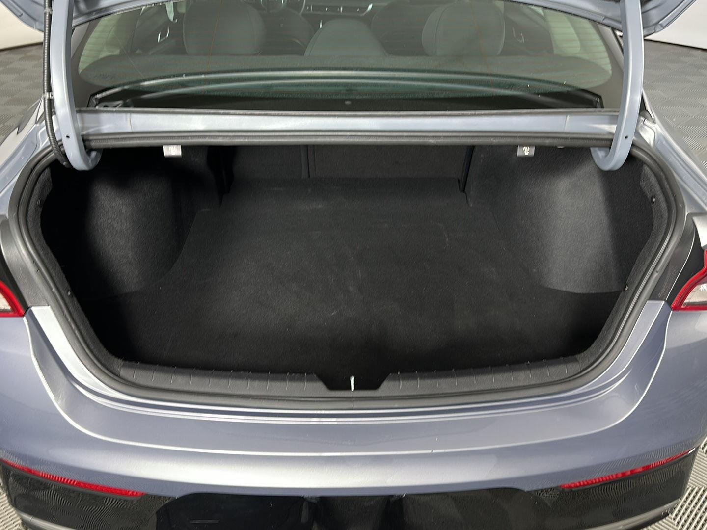 Used 2023 Everlasting Silver Kia LXS image 23