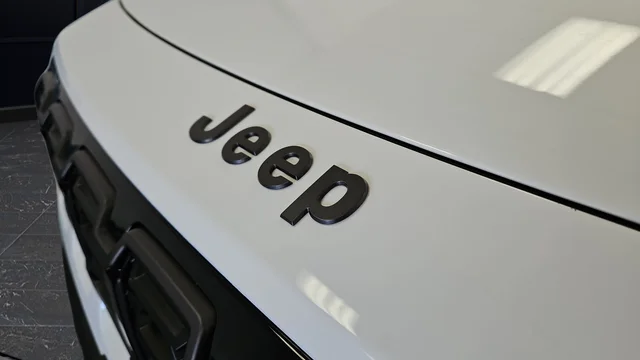 New 2026 Bright White Clear-Coat Exterior Paint Jeep Limited image 42