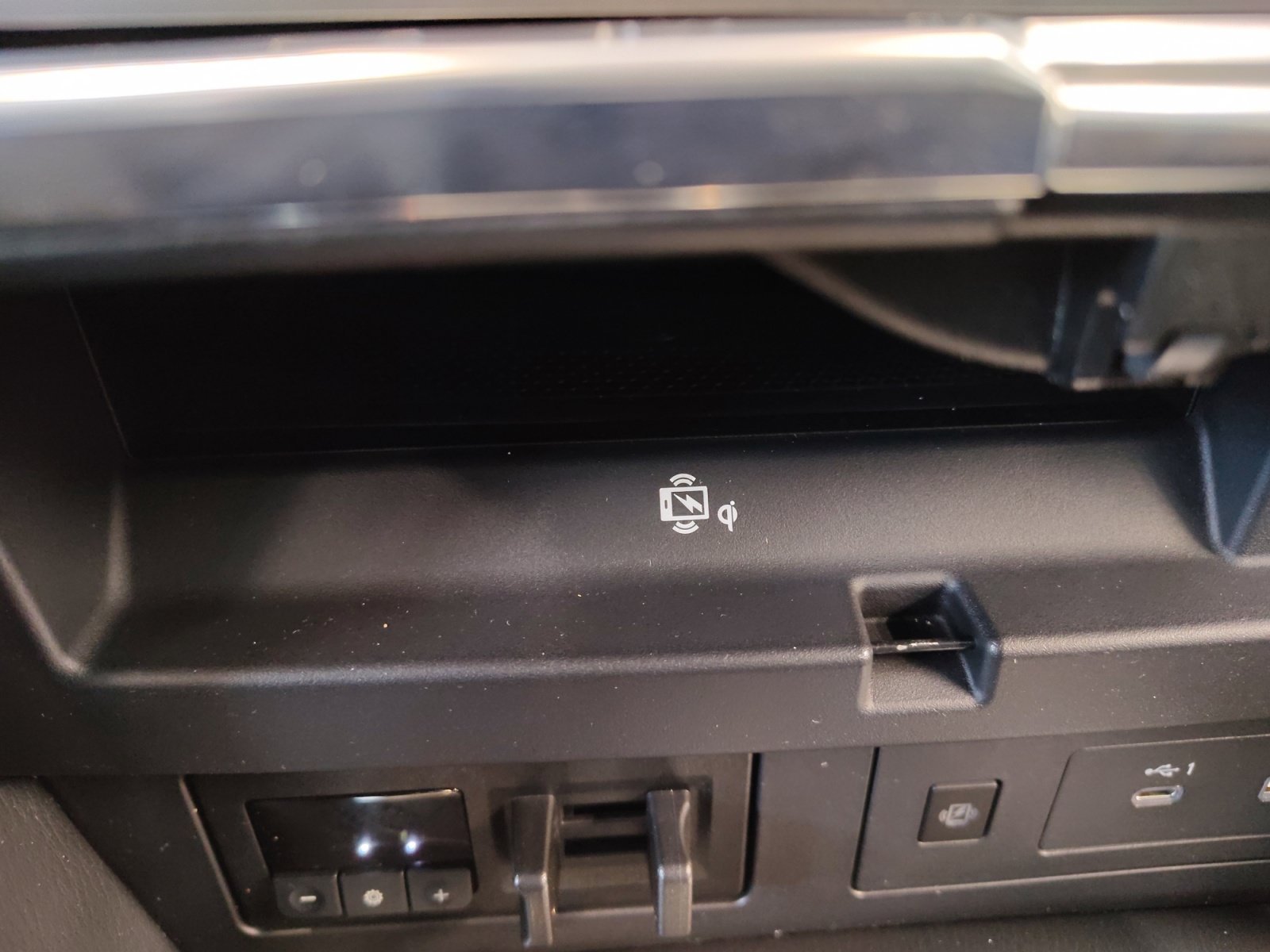 Used 2024 Super Black Nissan SV image 34