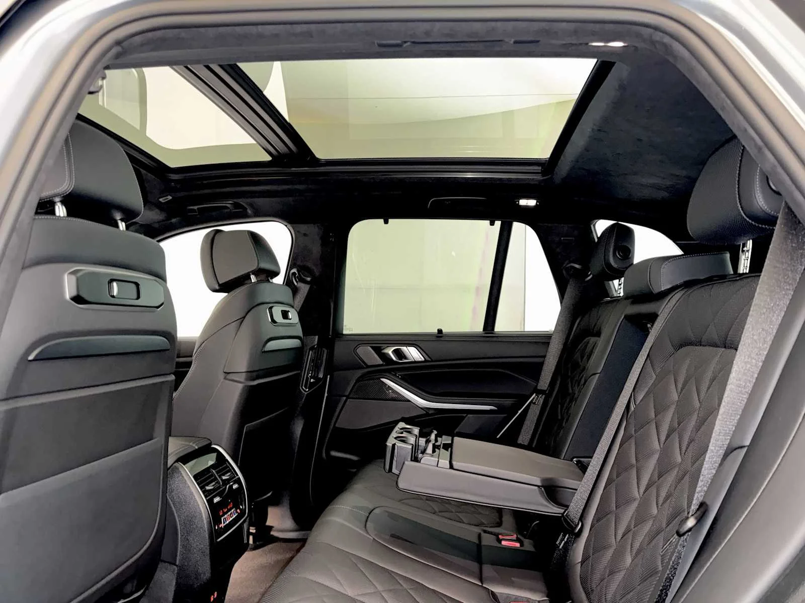 2026 BMW X5 M60i - Photo 21