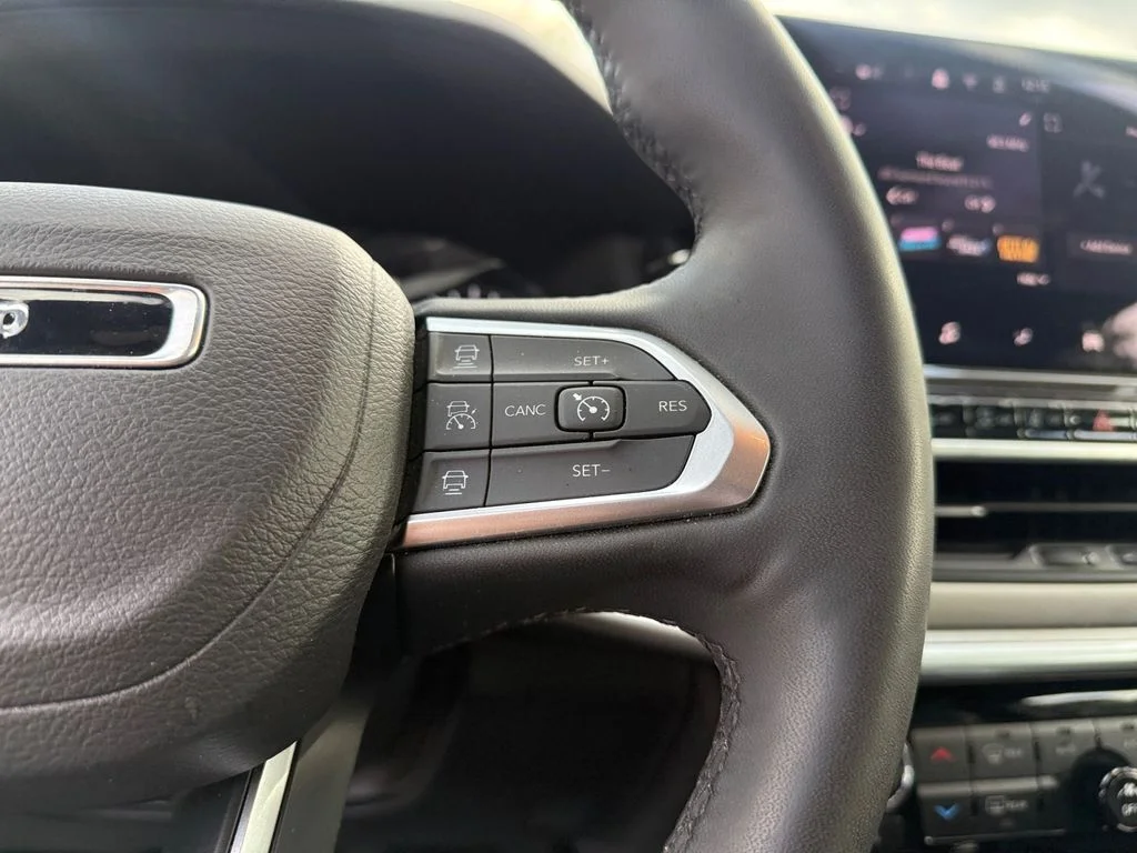 Used 2025 White Jeep Limited image 25