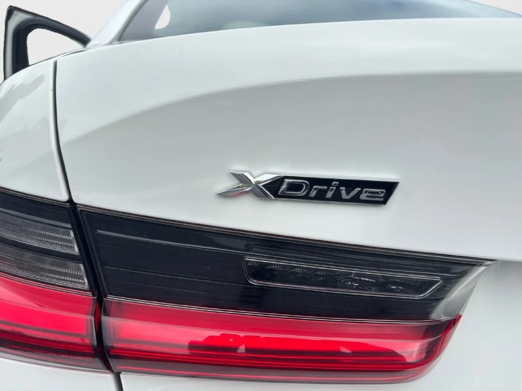 Used 2019 White BMW 330i xDrive image 31