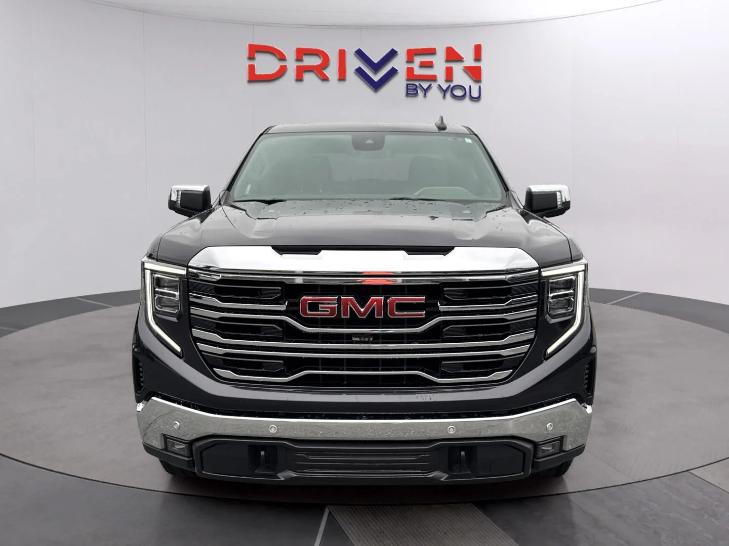 Used 2024 Titanium Rush Metallic GMC SLT image 9