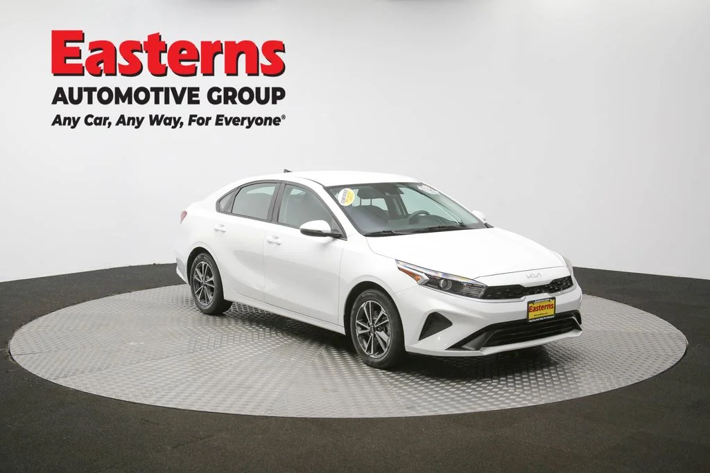 Used 2022 White Kia LXS image 44