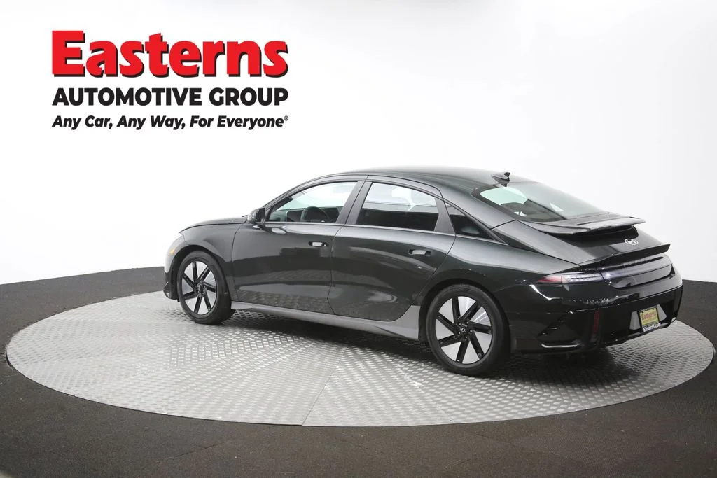 Used 2024 Green Hyundai SE image 63