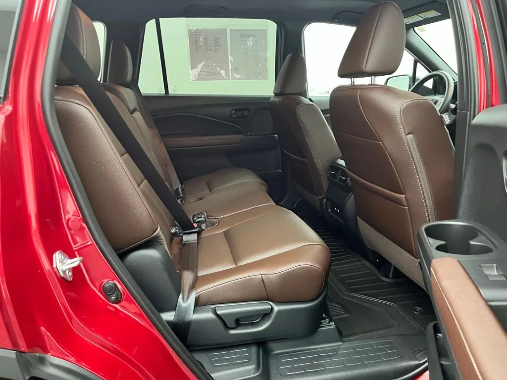 Used 2025 Red Honda EX-L image 37