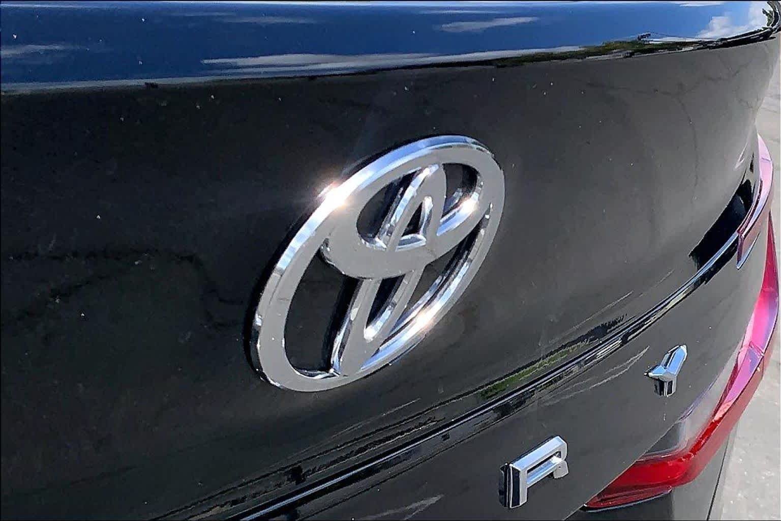 Used 2025 Midnight Black Metallic Toyota XLE image 30