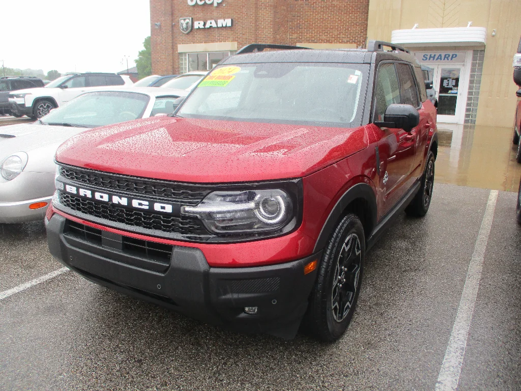 Used 2025 Ruby Red Metallic Tinted Clearcoat Ford Outer Banks image 3