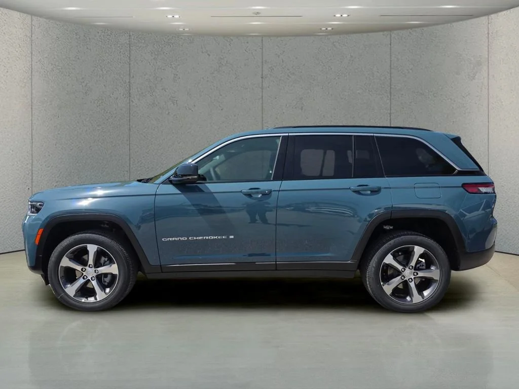New 2026 Steel Blue Exterior Paint Jeep Limited image 3