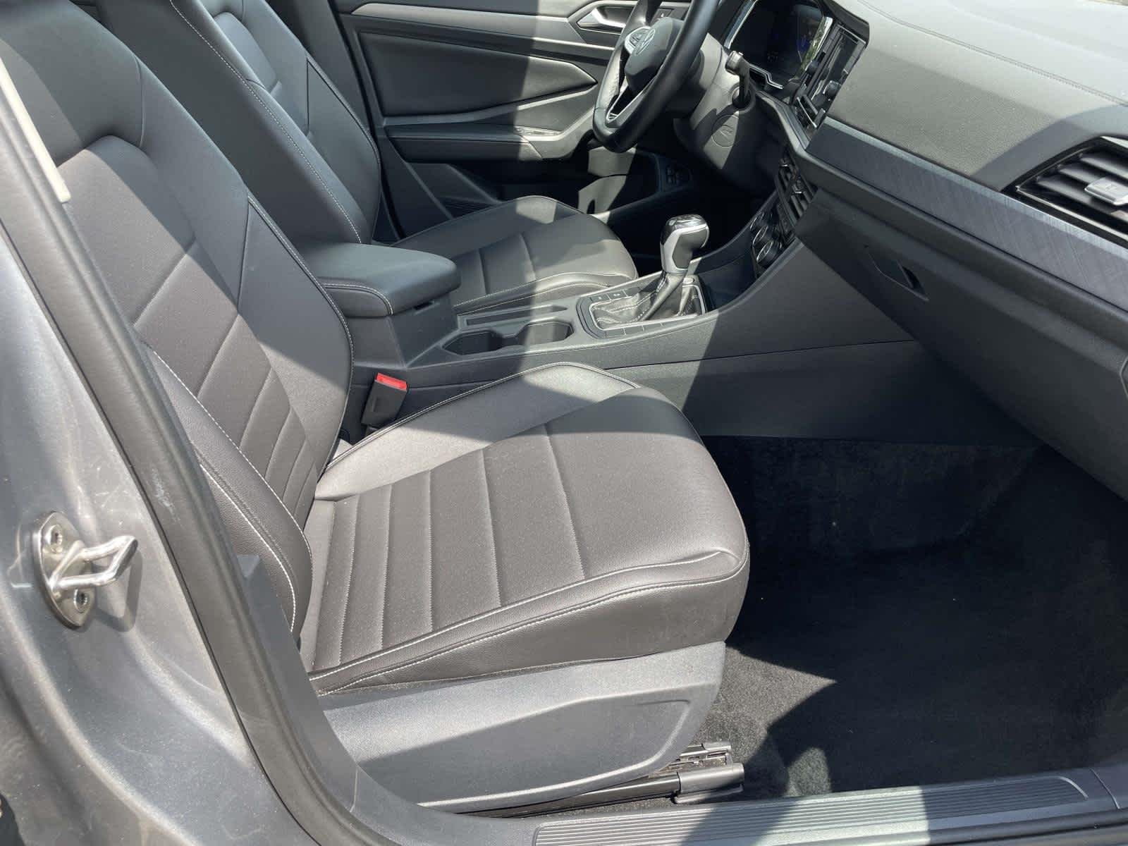 Used 2024 Pyrite Silver Metallic Volkswagen SE image 25