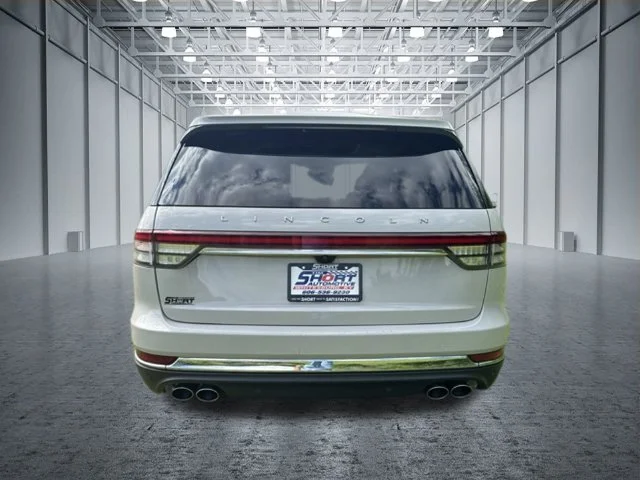 Used 2021 White Lincoln Reserve image 7