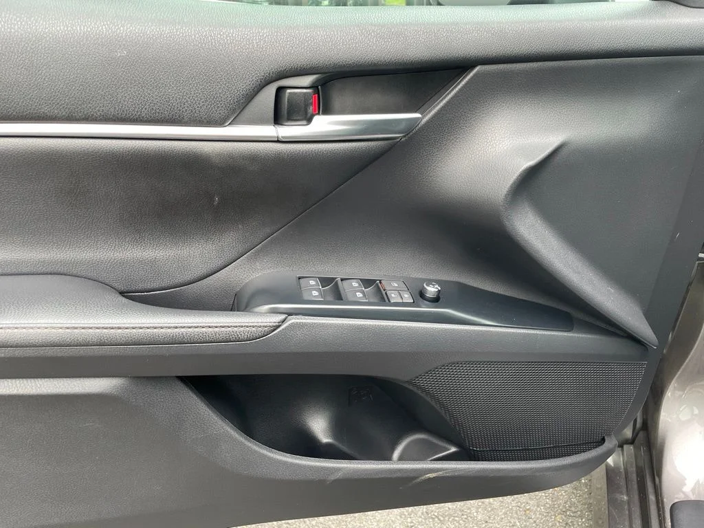 2020 Toyota Camry XLE - Photo 9
