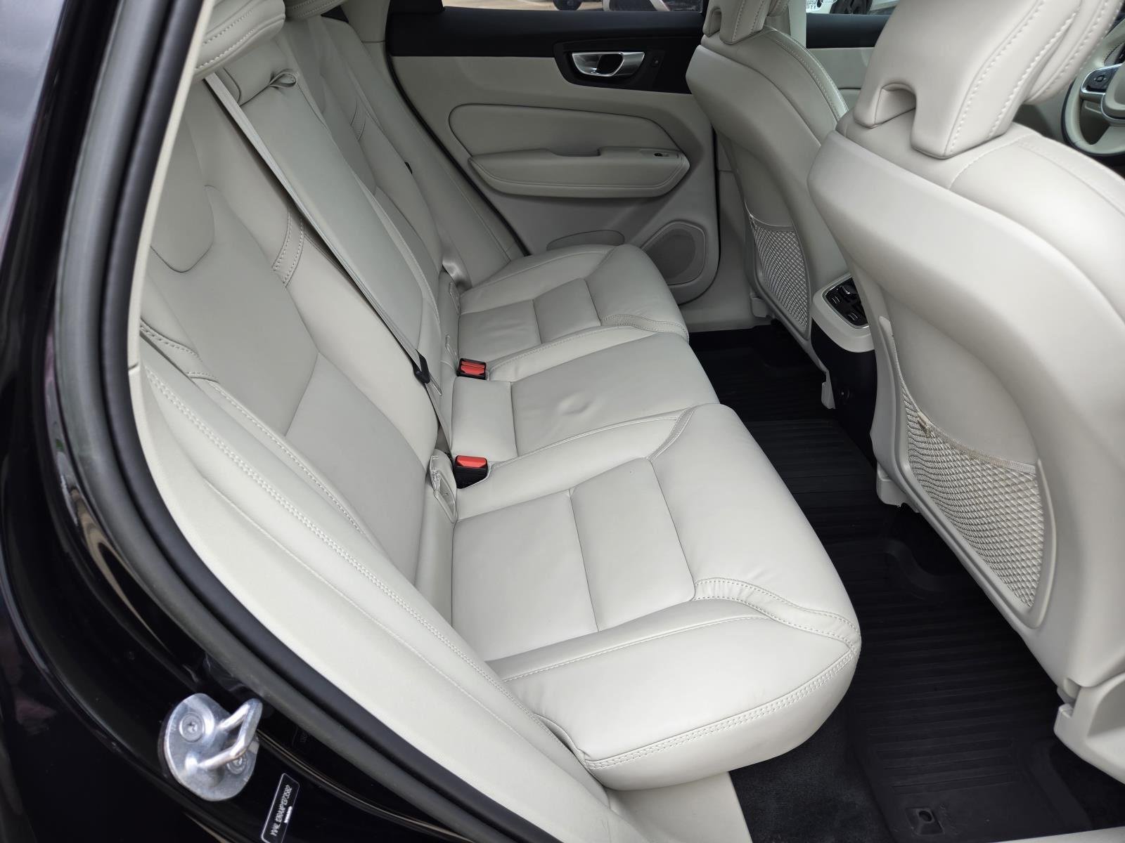 Used 2023 Onyx Black Metallic Volvo Ultimate image 39