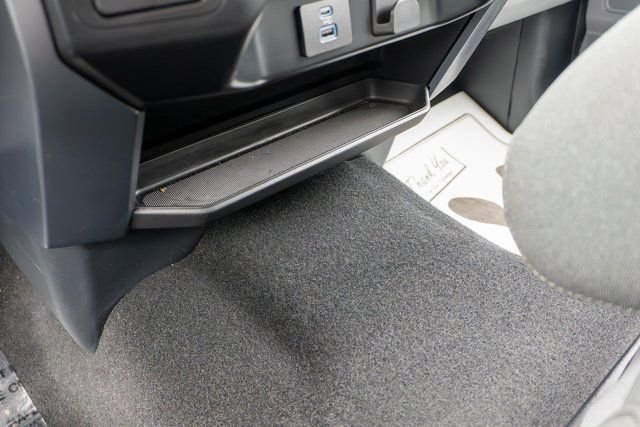 Used 2024 Agate Black Metallic Ford XLT image 28