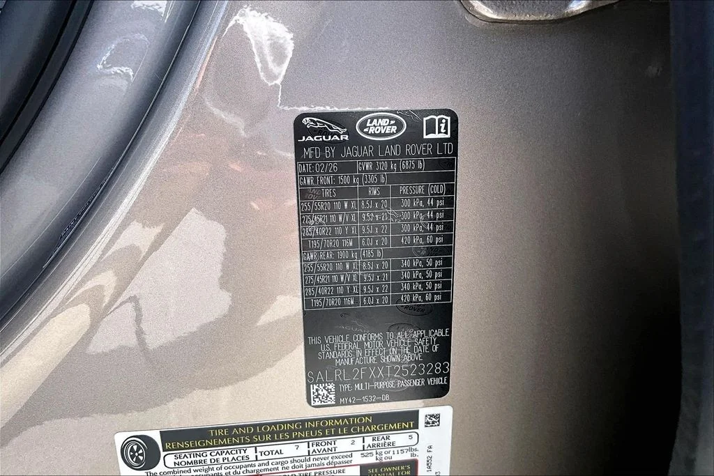 New 2026 Brown Land Rover Dynamic SE image 8