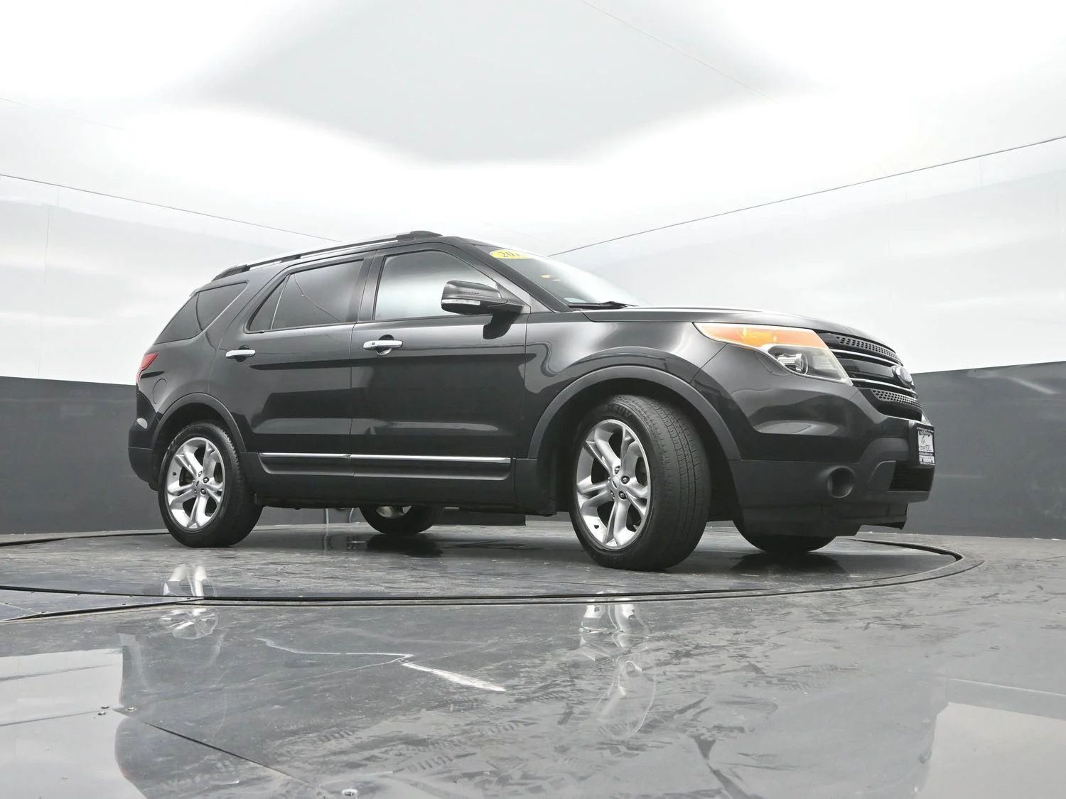 Used 2015 Tuxedo Black Metallic Ford Limited image 32
