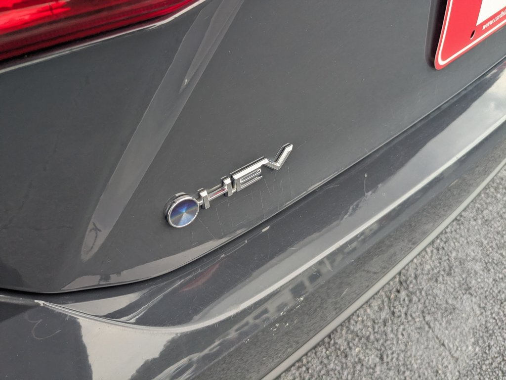 Used 2025  Toyota SE image 30