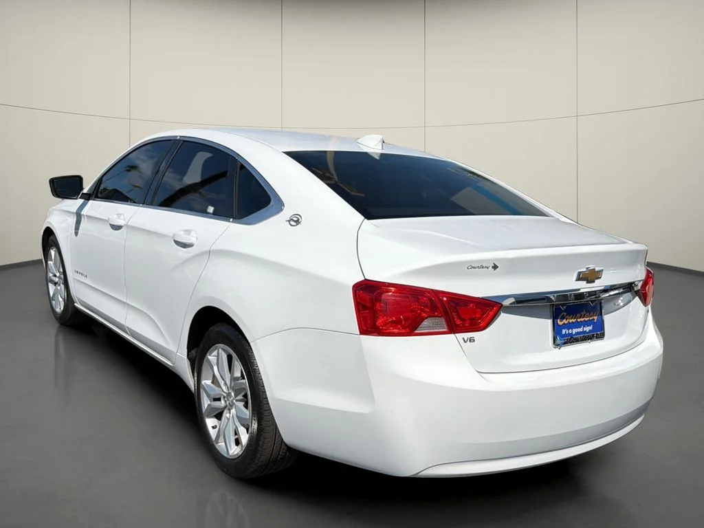 Used 2017 White Chevrolet LT image 5