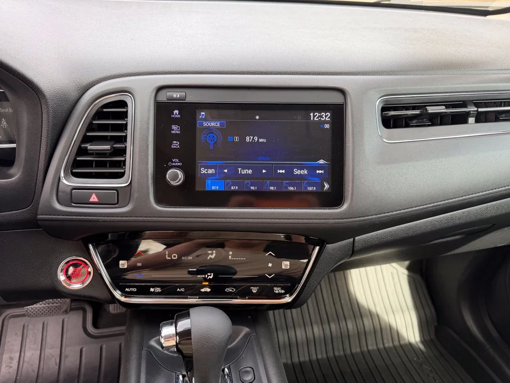 Used 2022 Platinum White Pearl Honda EX image 20