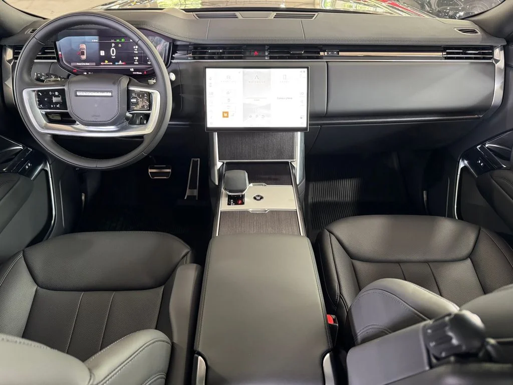 New 2026 Carpathian Grey Land Rover SE image 17