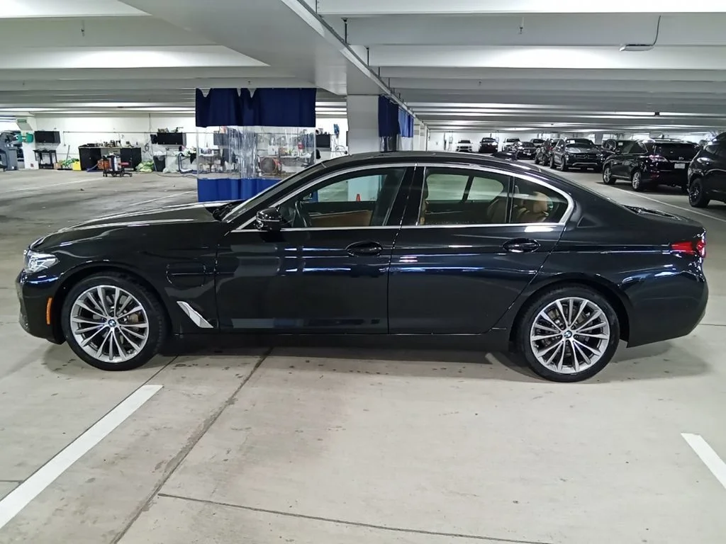 Used 2021 Black Sapphire Metallic BMW 530e iPerformance image 8