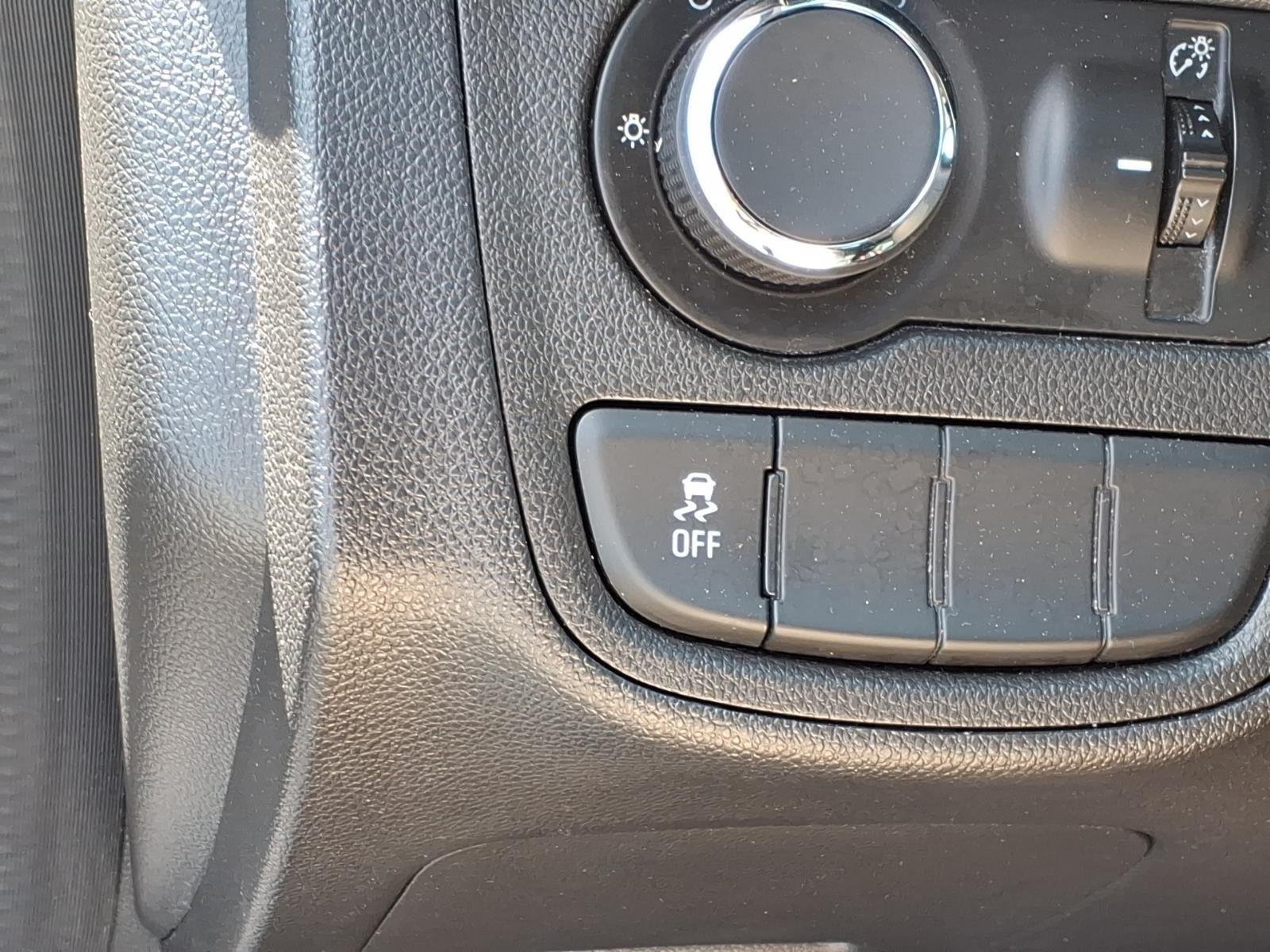 Used 2022 Silver Ice Chevrolet 1LT image 6