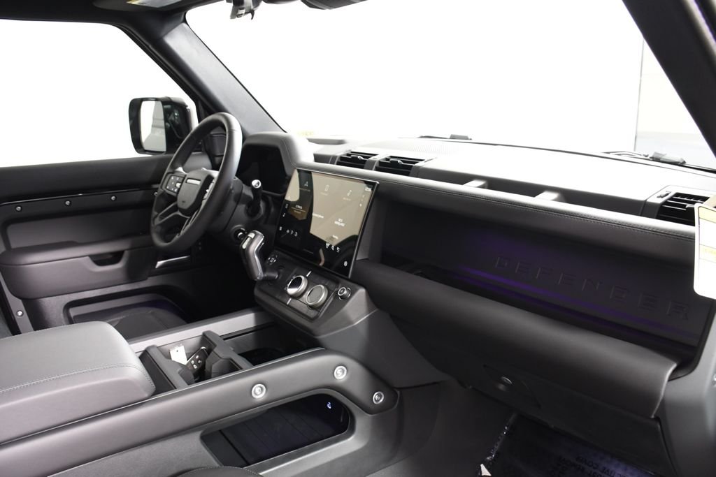 New 2026 Santorini Blk Land Rover X-Dynamic SE image 19