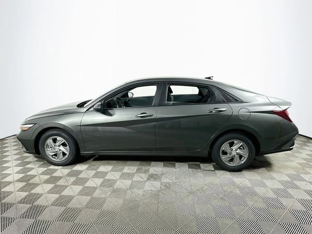 New 2026 Hyundai ELANTRA SE