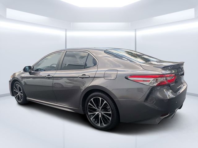 Used 2018 Gray Toyota SE image 5