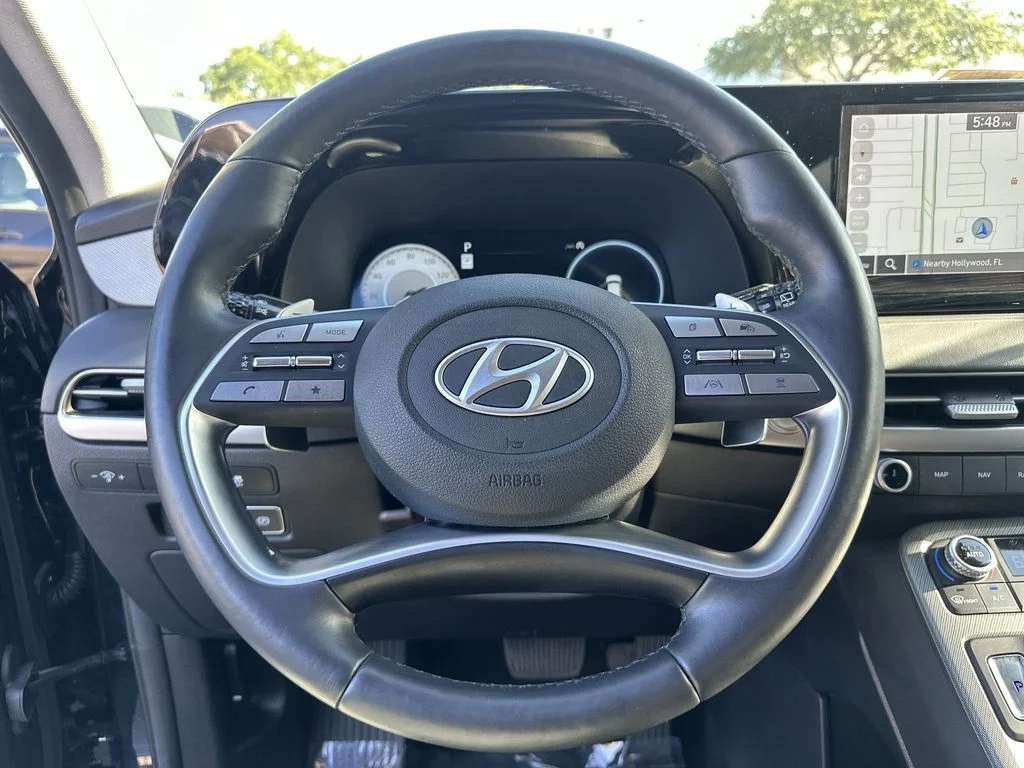 Used 2025 White Hyundai SEL Premium image 11