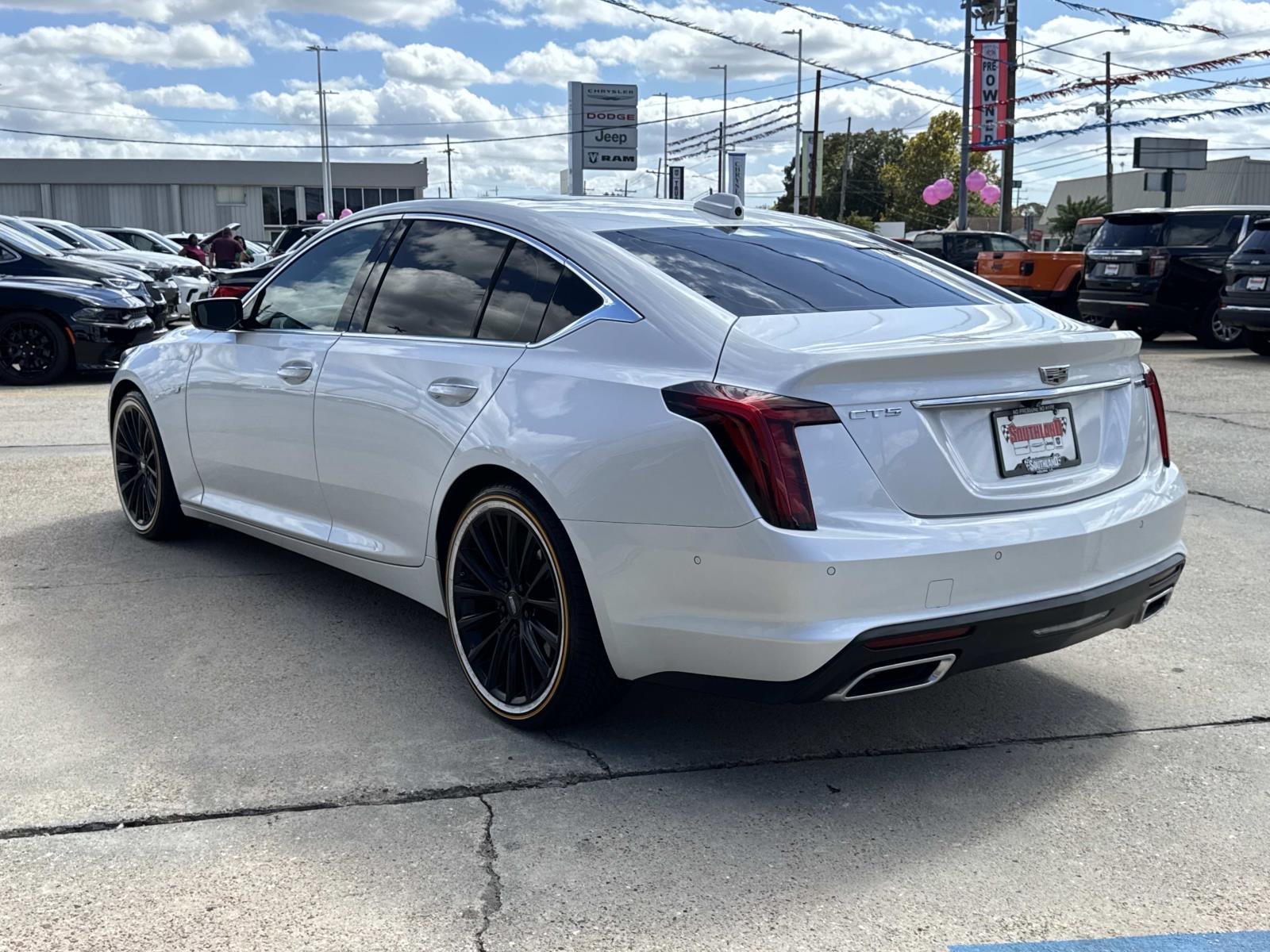 Used 2021 Crystal White Tricoat Cadillac Premium Luxury image 5