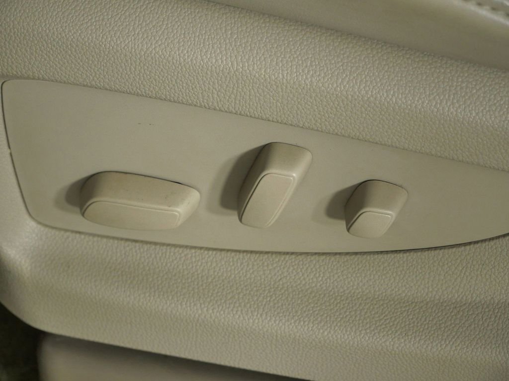 Used 2018 White GMC Denali image 39