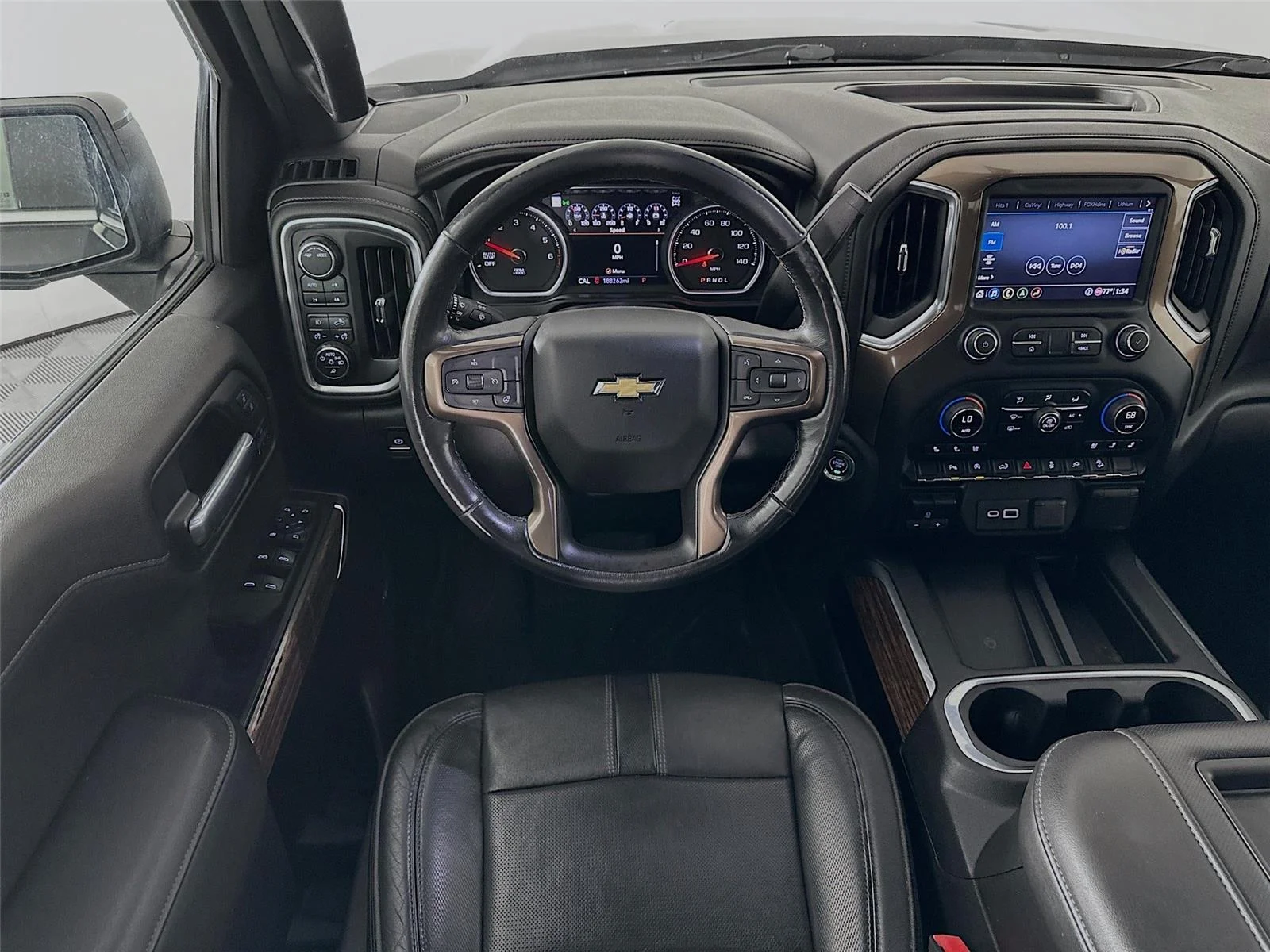 Used 2020 Chevrolet Silverado 1500 High Country with VIN 1GCUYHEL4LZ294174 for sale in Winona, Minnesota