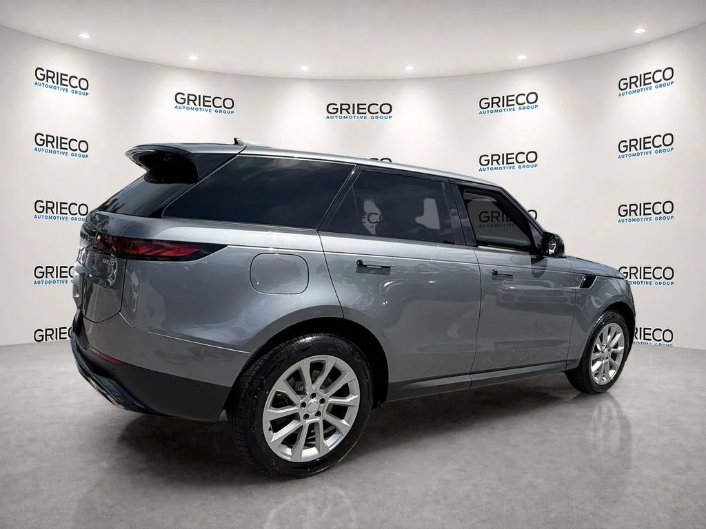 Used 2024  Land Rover SE image 7