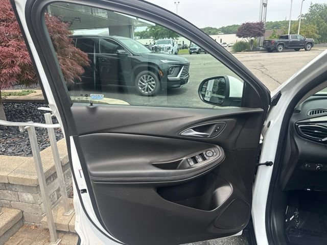 Used 2023 Summit White Buick Preferred image 9