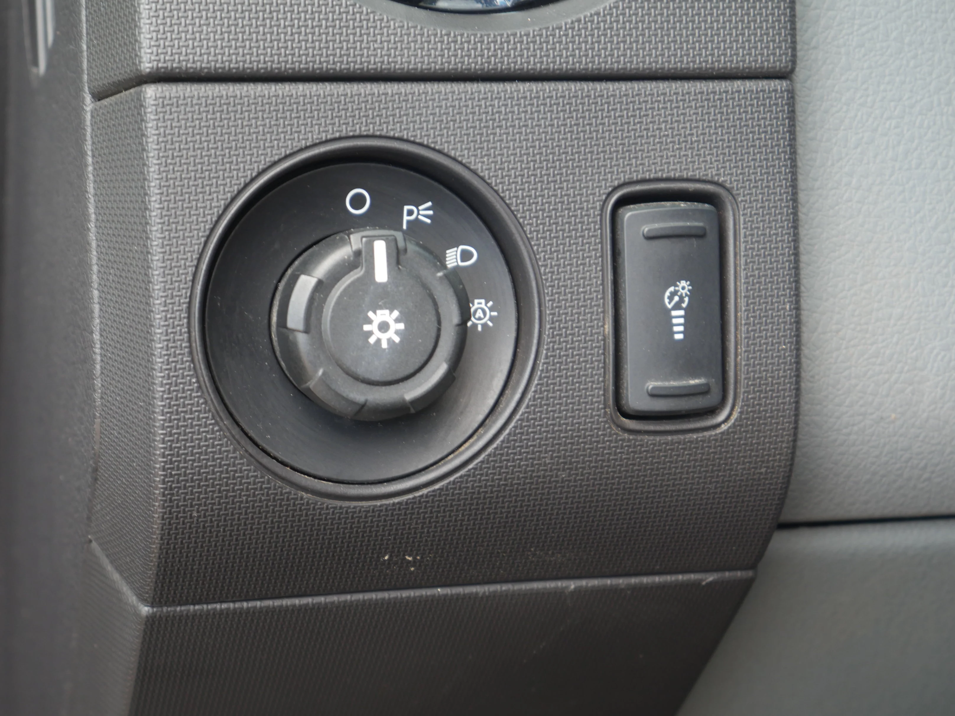 Used 2012 Ingot Silver Metallic Ford XLT image 5