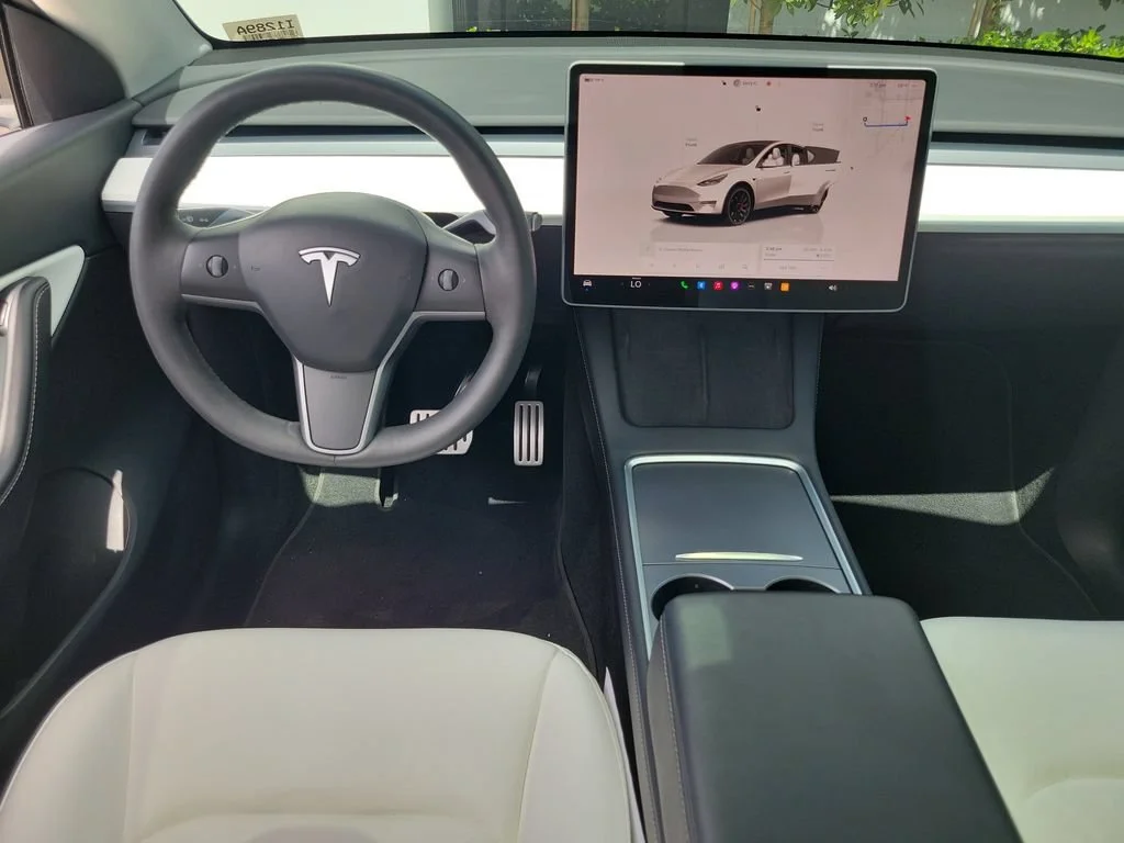 Used 2022 Pearl White Multi-Coat Tesla Performance image 15