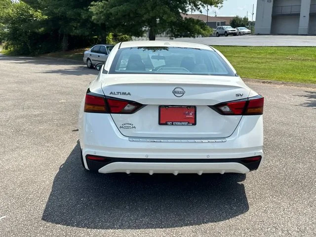 Used 2023 White Nissan 2.5 SV image 6