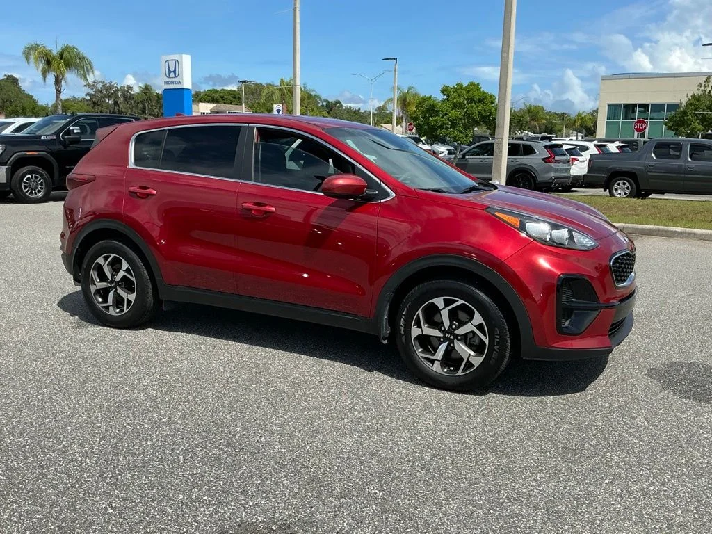 Used 2022 Red Kia LX image 16