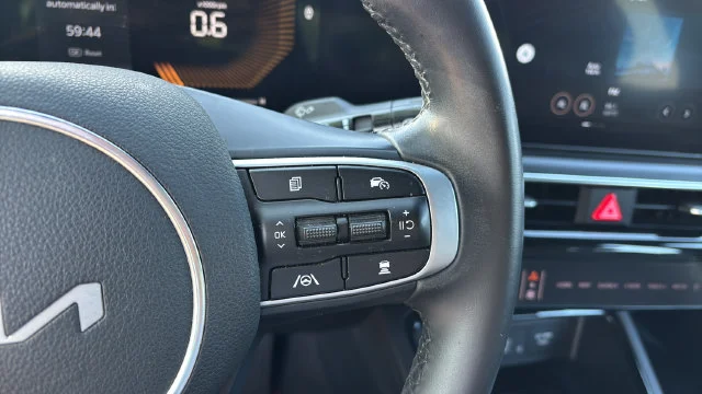 Used 2025 White Kia GT-Line image 23