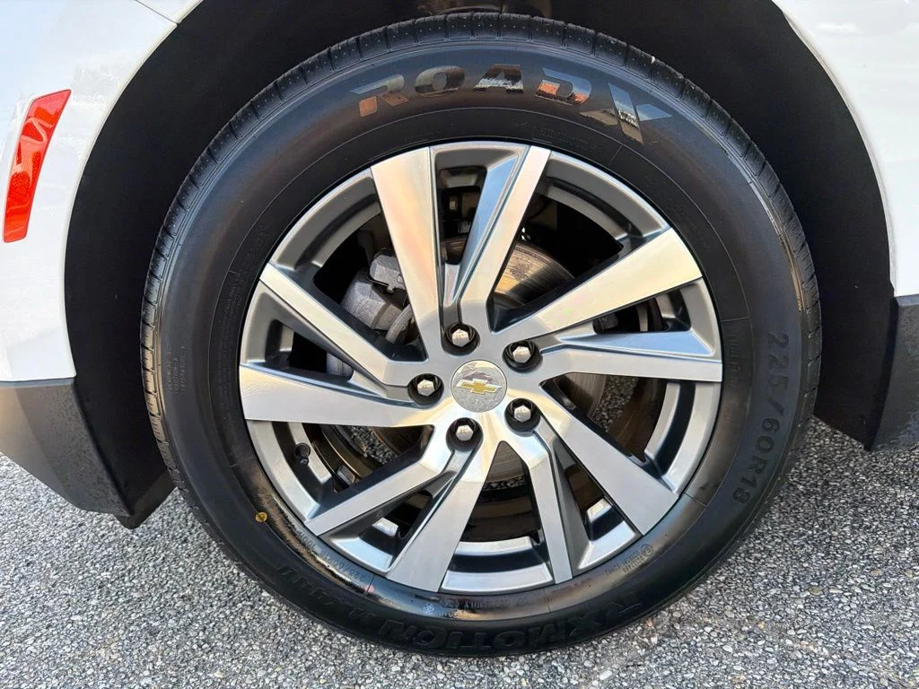 Used 2024 Summit White Chevrolet LT image 10