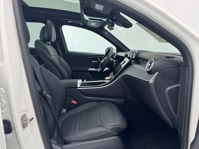 New 2026 Polar White Mercedes-Benz GLC 300 image 18