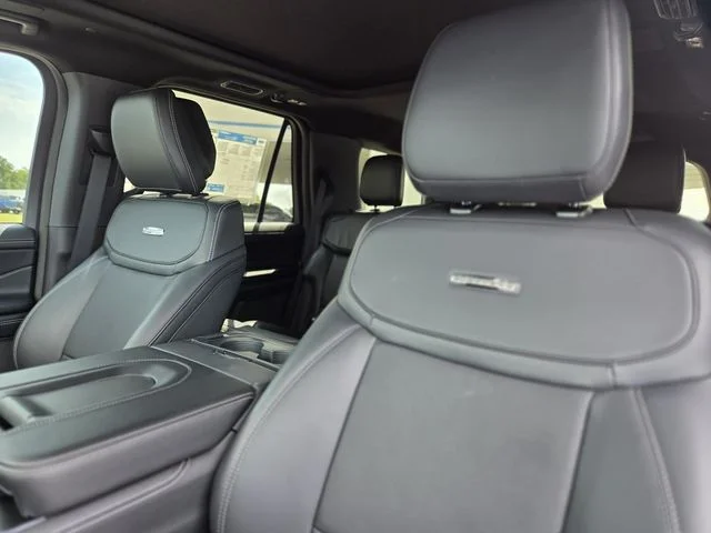 New 2027 Glacier Gray Metallic Tri-Coat Ford Platinum image 27