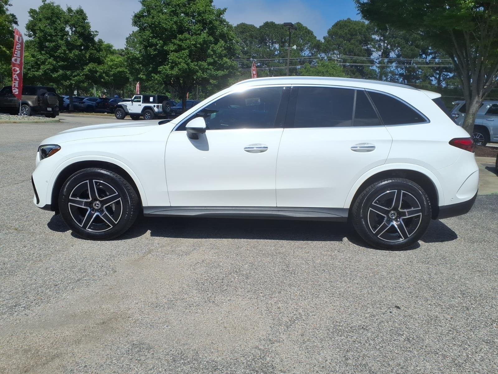 Certified Used 2025 Polar White Mercedes-Benz GLC 300 image 9