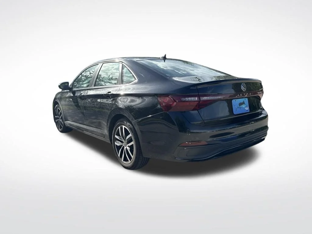 Used 2025 Deep Black Pearl Effect Volkswagen 1.5T SE image 6