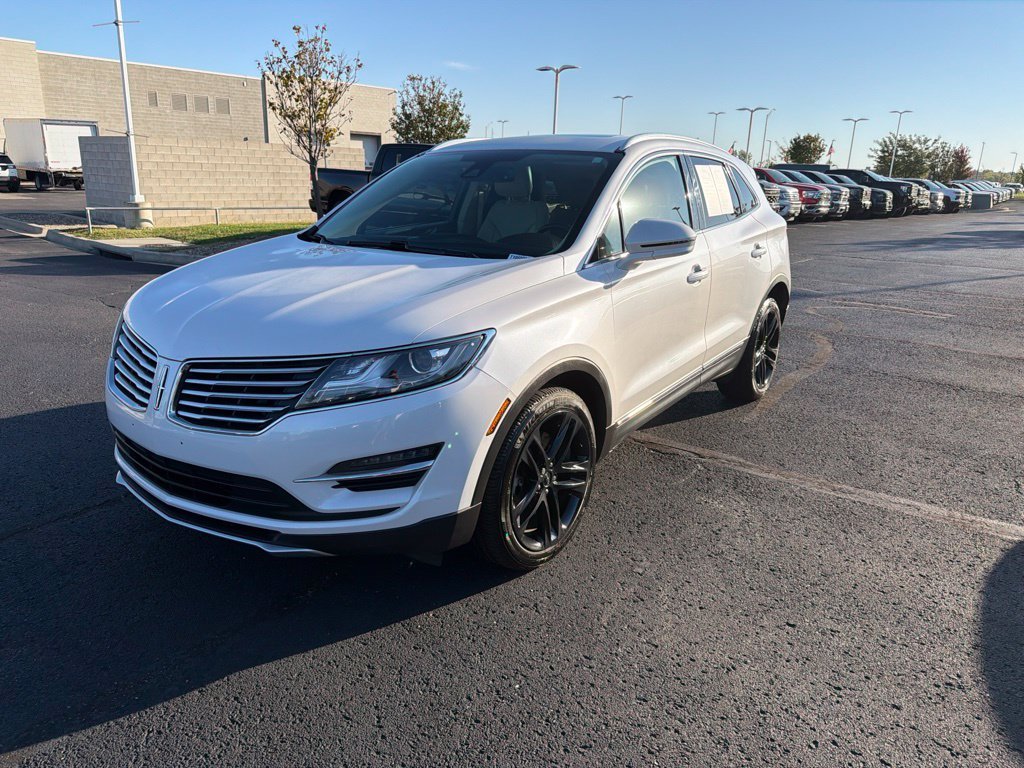 Used 2017 White Lincoln Reserve image 3