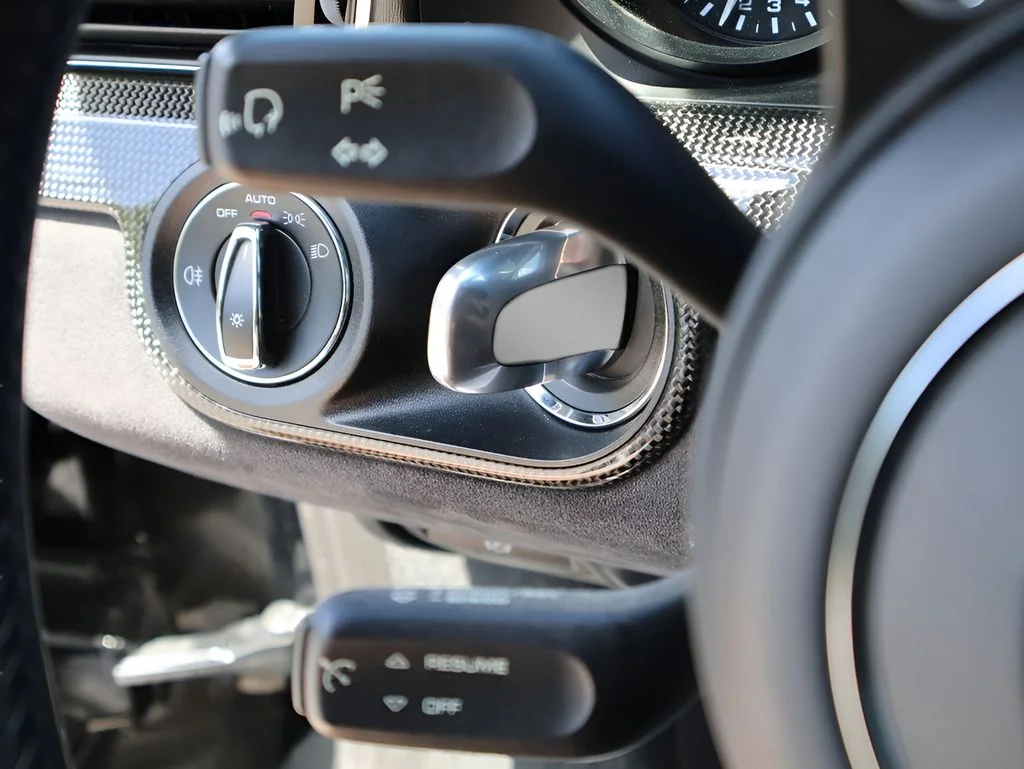 Used 2017  Porsche  image 33