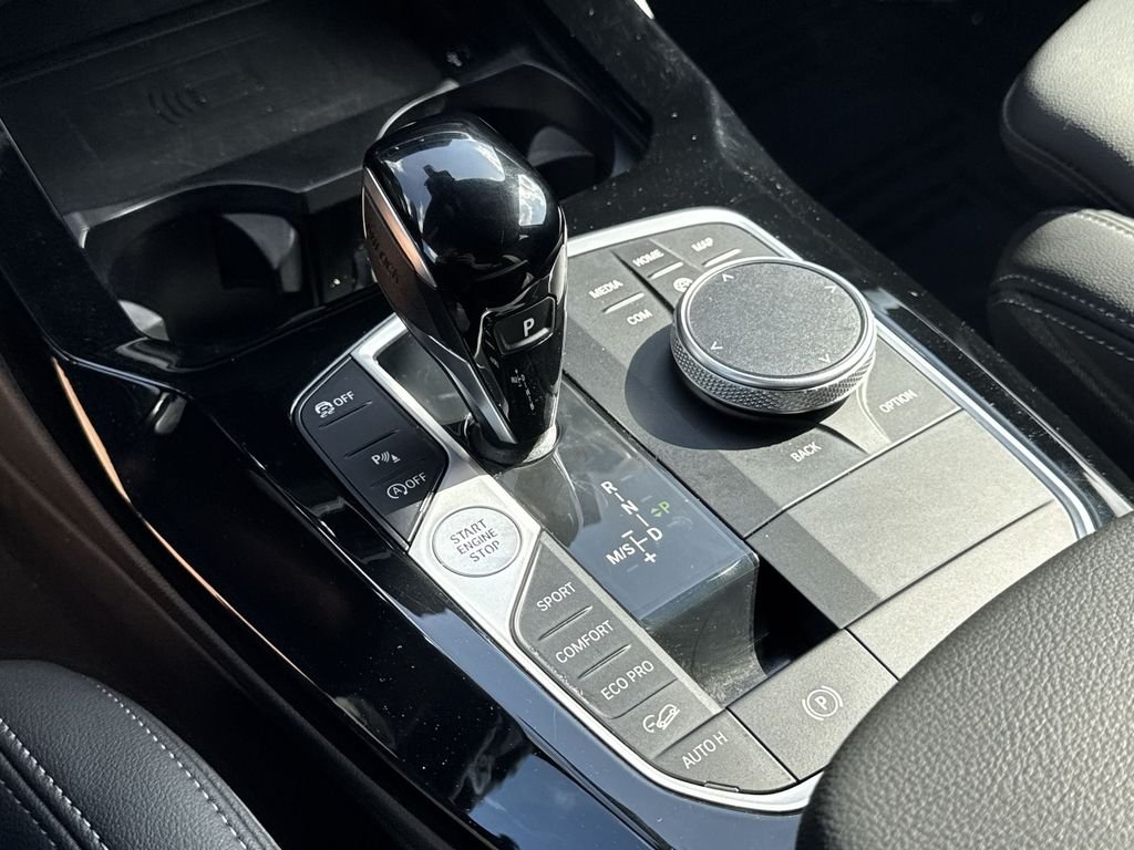 Used 2024 Black BMW xDrive30i image 22