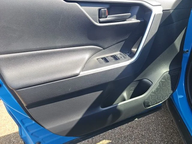 Used 2019 Blue Toyota LE image 17